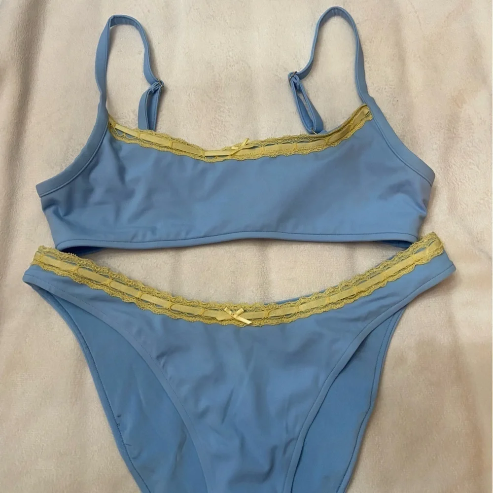 Frankies Bikinis chic bikini